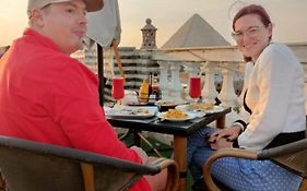 Pyramid Stars Inn